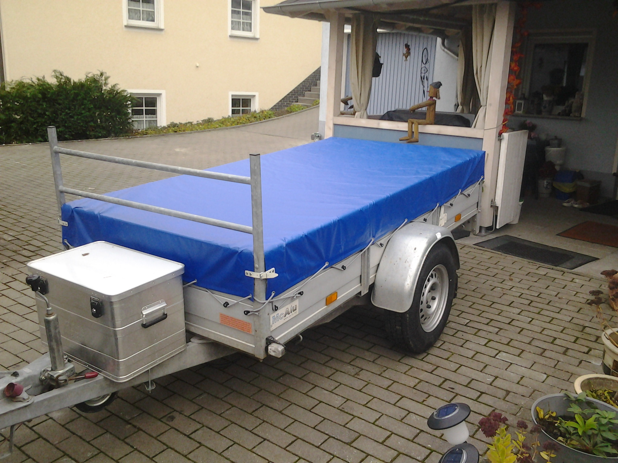 Flachplane mit Leiterrahmen blau